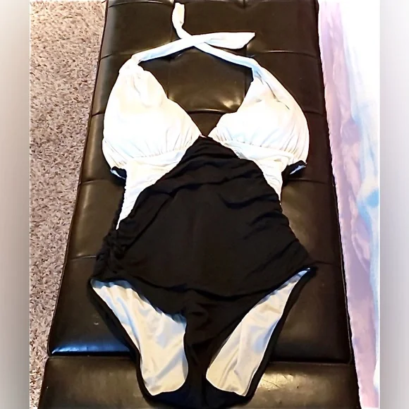 Victoria’s Secret Ruched Marilyn Monroe style Halter Top Deep Plunge Swimsuit XL - Picture 8 of 16